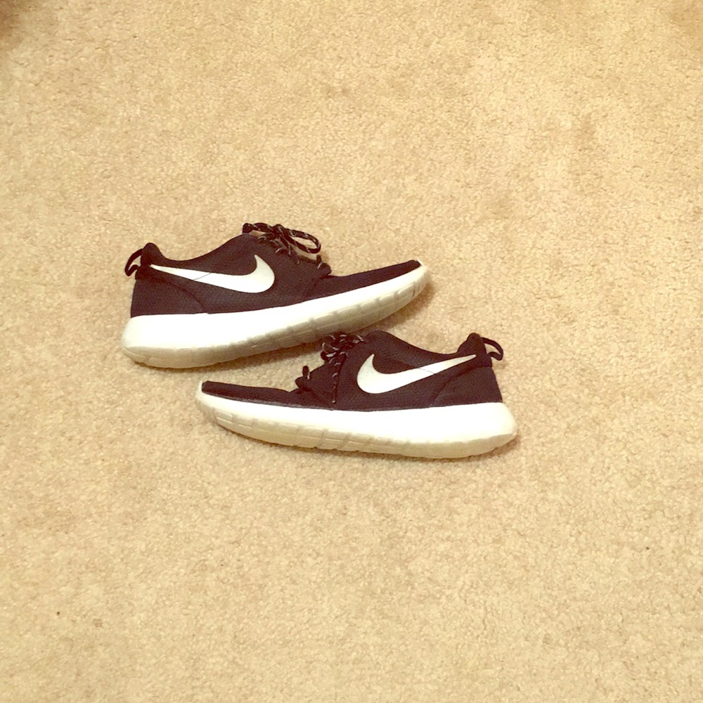 Nike sneakers in black